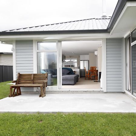 Fiordland Getaway - Te Anau Holiday Home エクステリア 写真