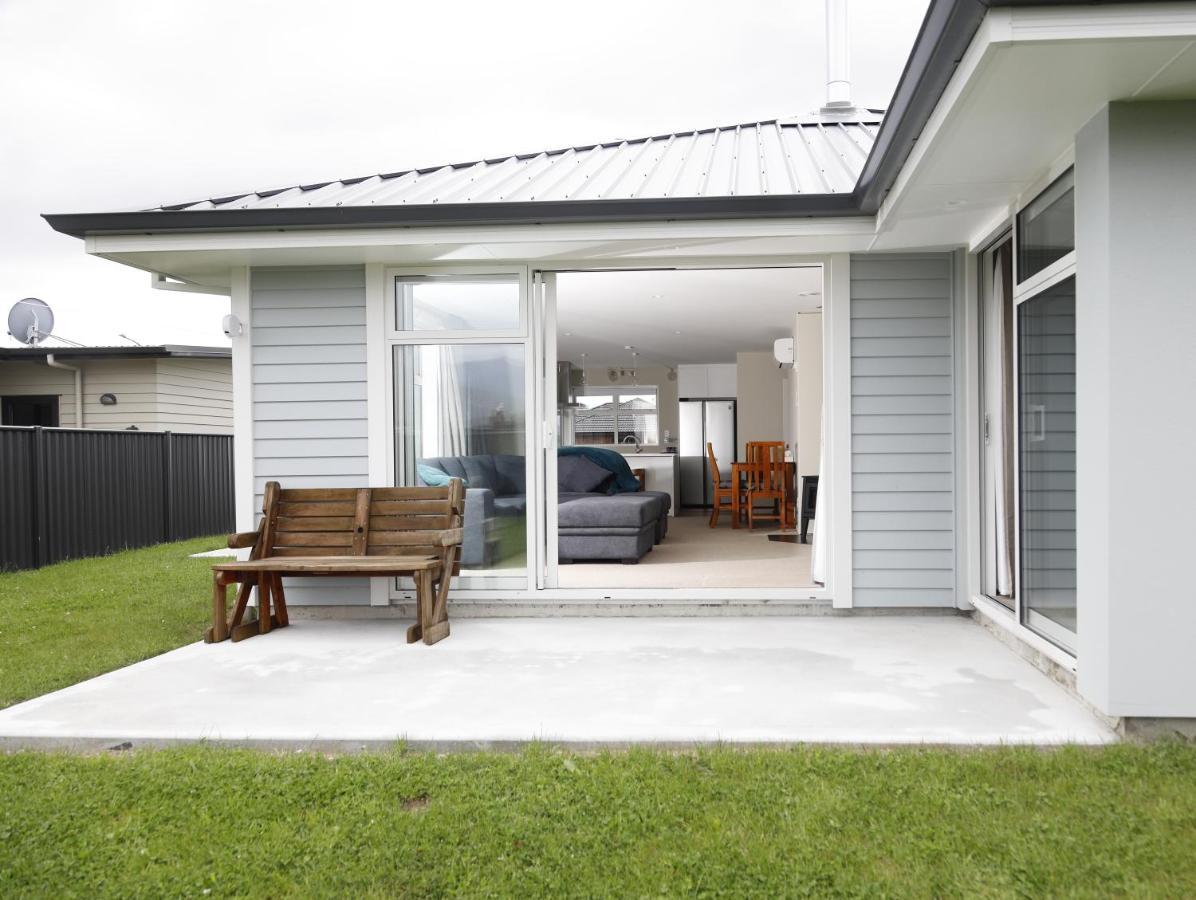 Fiordland Getaway - Te Anau Holiday Home エクステリア 写真
