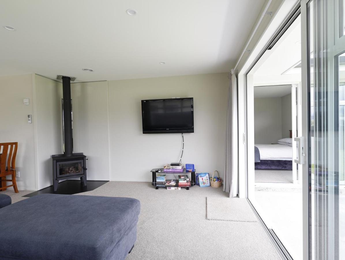 Fiordland Getaway - Te Anau Holiday Home エクステリア 写真